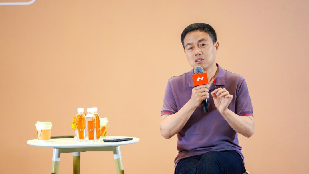华为自动驾驶按下快速键 | 李飞飞押