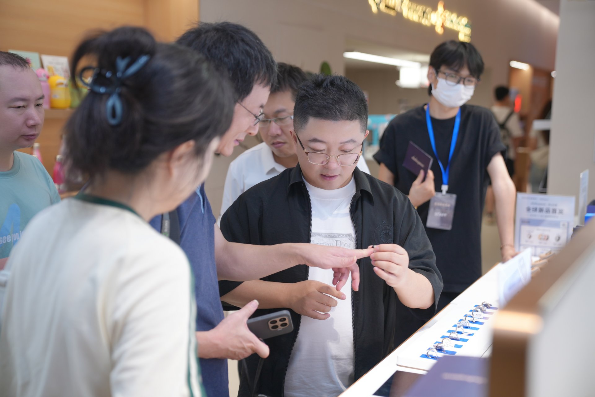 深圳湾INNO100全球创新旗舰店里